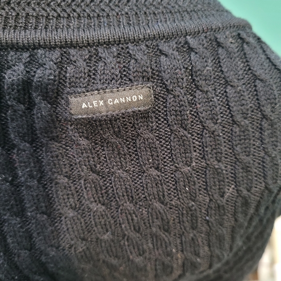 Sweater - Picture 4 of 4